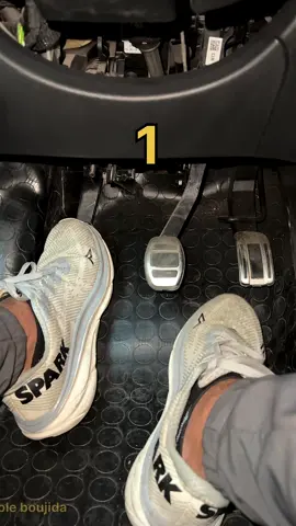 خطوات بدء تحريك سيارة دات ناقل حركة يدوي #تعليم_السياقة 