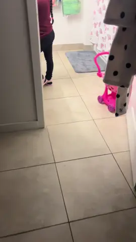 #LIVEIncentiveProgram #LIVEwithlowfollowers #PaidPartnership le encantan las pulseritas así 🥰