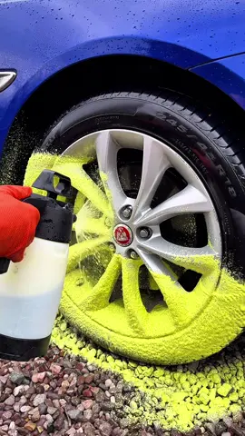 Super satisfying wheel clean 🤤 #satisfying #carcleaning #detailing #viral #fyp 