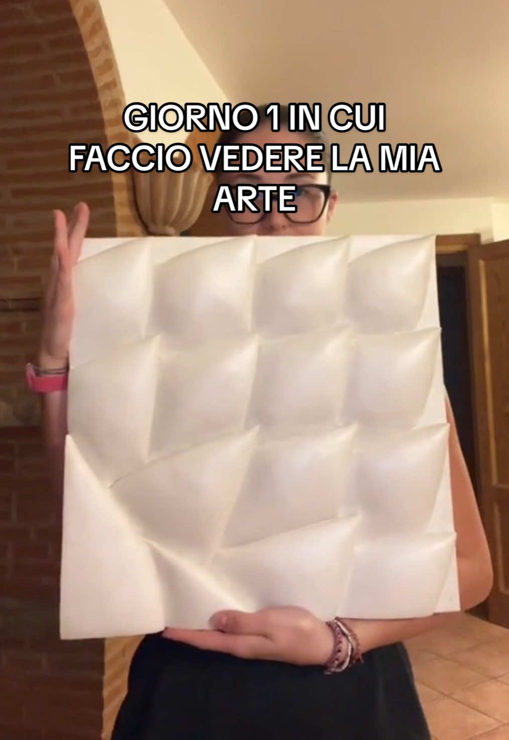 GIORNO 1: faccio vedere la mia arte finché non trovo il pubblico giusto, fatemi sapere se vi piace❤️ •  Bassorilievo in gesso, 2024 : guarda i video precedenti per scoprire il processo!!!✨✨ • • • #art #arte #artist #sculpture #bassorilievo #artwork #processoartistico #artprocess #foryou #fyp #fypシ #viral #artecontemporanea #arttok #creativeprocess #artstudio #handmade #artlovers #artinspiration #italiantalent #arteitaliana #emergingartist #artistlife #artsharing #tiktokart 