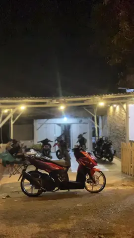 Tampak Samping#v160 #vario #thailand🇹🇭 #merah #fyppppppppppppppppppppppp #fyp #variomodifikasi #r17 #malam #viralvideo 