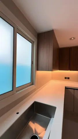 ‏تحتار تمدح جمال المطبخ أو جمال الشباك ✨✨ ##مطابخ##لثاث##مطابخ_الرياض##kitchen##foryou