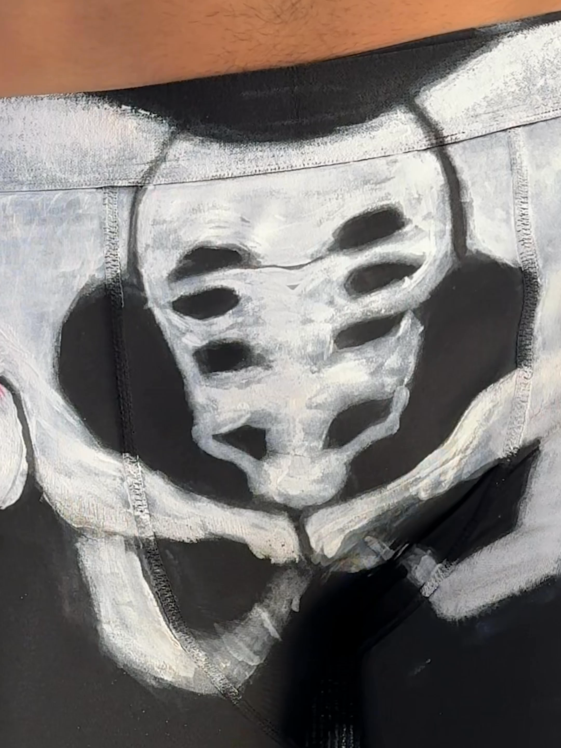 Got uneven hips? 🫠 You’re not alone! Below is a great exercise to help you even those things out while strengthening your low back, strengthening your hips and so on! If this non-invasive route speaks to you then hit the link in our bio and sign-up for a free week trial. If you feel you need more guidance feel free to shoot us a DM. Either way, fix yo sh!t. This exercise will help you create balance and alignment in your hips when you walk, when you run, when you have s3x and when you live yo life! 🫡 For more foundational exercises and programs, make sure to check out our app. Link in bio!!! 🔥 Here’s how to do it: - Place a @radrollerteam ball, (ps use code: moveu15 😉) just above the knees and keep a good, solid squeeze on it - Tilt your right hip up towards your right rib and then repeat on the left side - Move nice and slow back and forth and hold the contraction Notice which side feels weaker and which feels stronger. 🤔 Keep repping them out and maybe do a few more on that side that feels weaker. 💪 For more exercises like this to fix misalignments - check out the MoveU App! Link in bio. 👀📱 #unevenhips #backpain #hippain #legs #legpain #anatomyart #anatomy