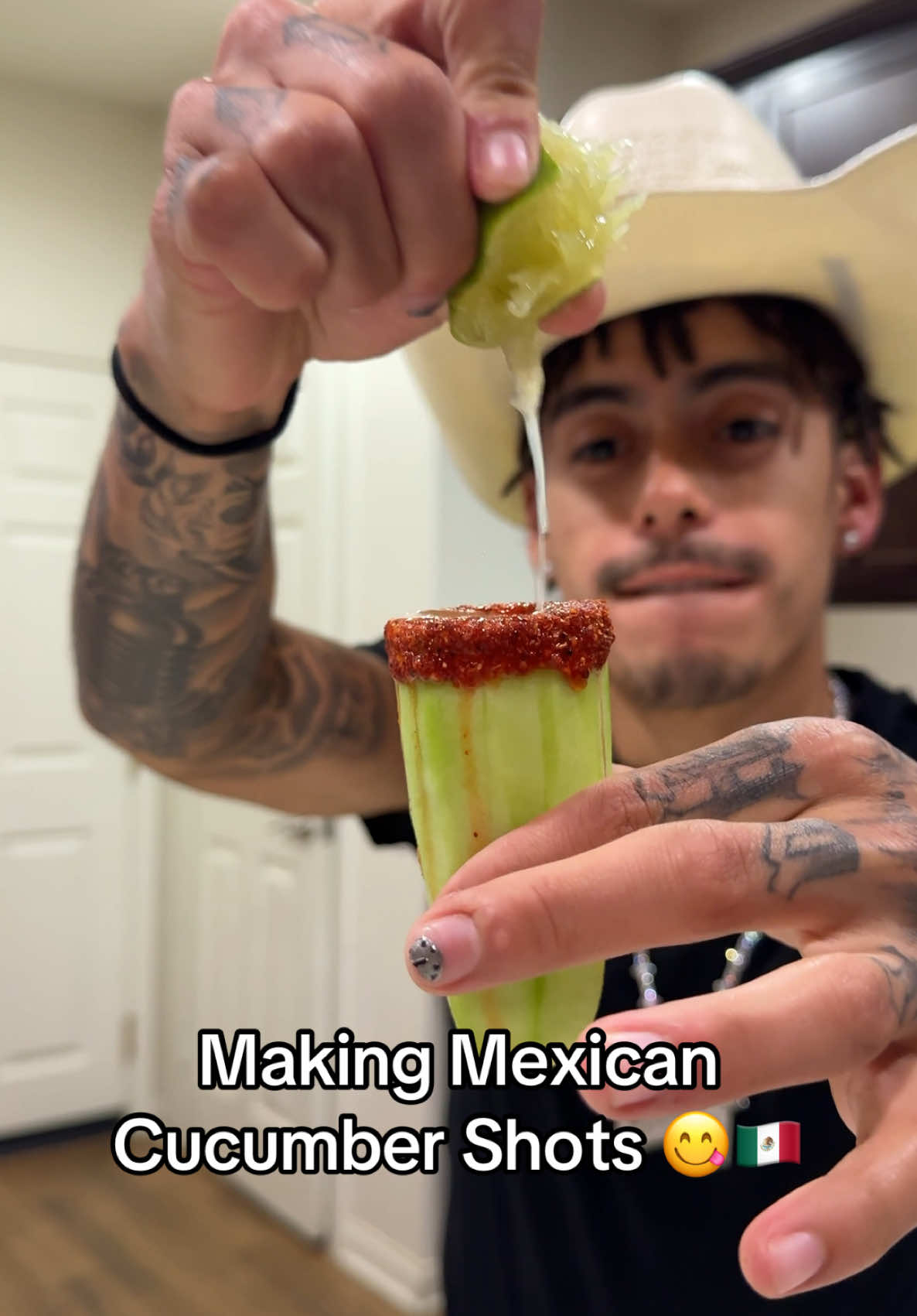 These r sooo good 😭🔥 #chefsuie #cucumbershots #mexicancandy #mexican #mexicandrinks #mexicanfood #suie #suigeneris #viral #trend #relatable #mexicanfamily #youknowyourmexicanif #thirstythursday 