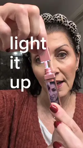 Never knew these were a thing until my granddaughter showed me!! now I can shine a light on any time I need a touch up! #liplights #lightedlipgloss #mirroredcase #lipgloss #affordablemakeup @mcobeauty us 