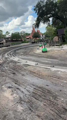 What has happened?! 🤣🤣🤣🤣 bring back the riverboat. Yes we actually know what happened. #fyp #wdw #disneyworld #disney 