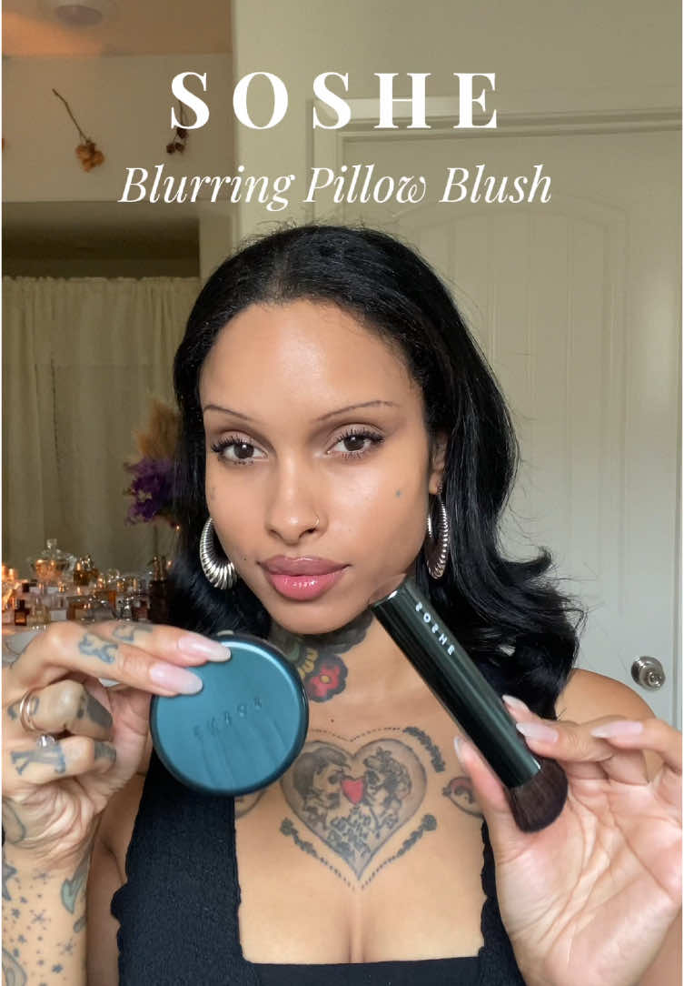 Blush of the day 💞 Today I’m using @SOSHE Beauty Blurring Pillow Blush in the shade Speakeasy. I love this formula! It’s just melts right into the skin so beautifully!  #blush #blushreview #soshebeauty #makeupoftheday 