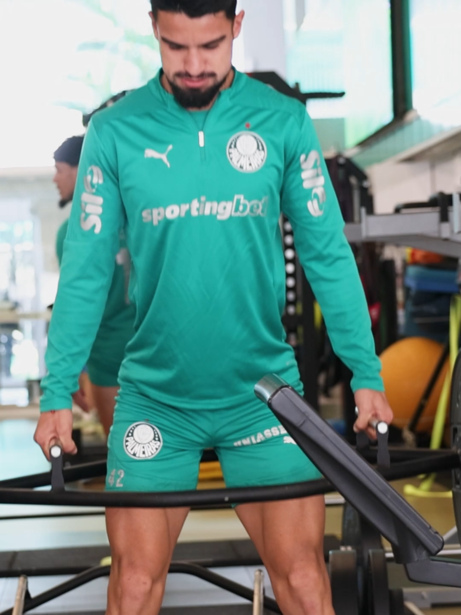 O treino de hoje e a reação dos nossos jogadores à primeira convocação do Flaco já estão no ar! 💚🇦🇷 Confira o vídeo completo na TV Palmeiras Sportingbet!