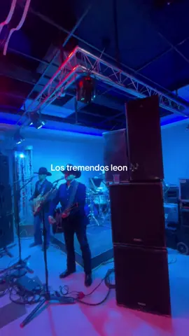@Los Tremendos Leon 🦁 now how to throw a party 🤭🤍🙌🏼 #lostremendosleon #lostremendosleon🎷🎷 #denver #fiestamexicana #latina 