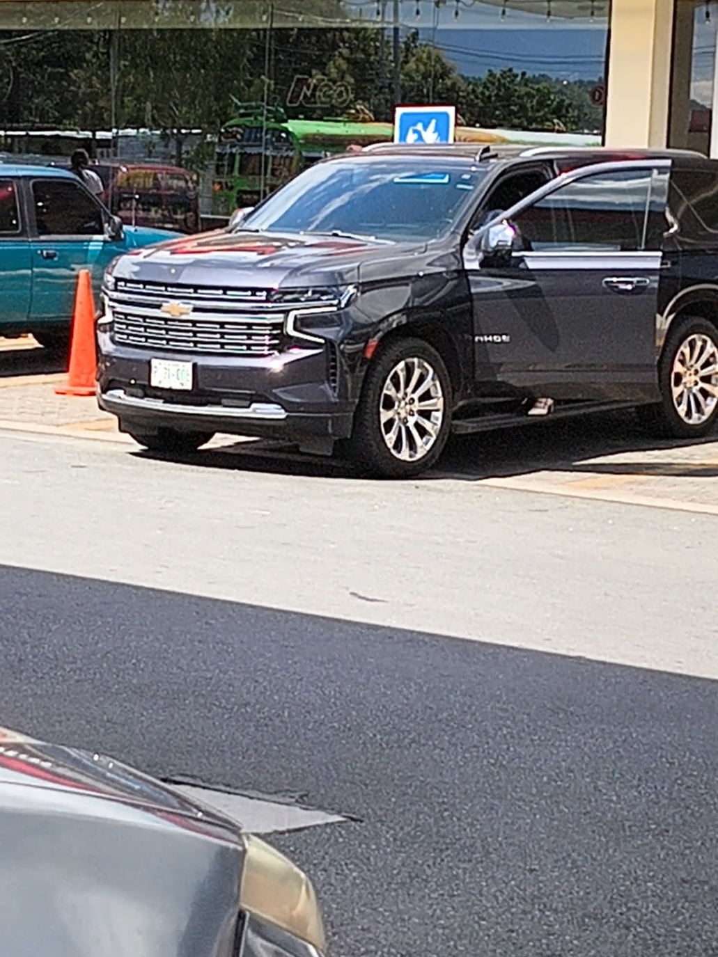 Está chula la nave seño 🫡 #chevrolet #tahoe #car #paratii #contenido 