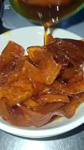 Dulce de Lechosa  Ingredientes  5 kg de Lechosa verde2 kg y medio de azúcar  bicarbonato una cucharada  Especias dulces,  clavo de olor, guayabita,  anís dulce , las qué tengas en casa , puedes agregar cincha de naranja 🍊  nada de líquido  tiempo de cocción 5 horas  cortas la Lechosa un poquito gruesa , la dejas en remojo con agua y bicarbonato toda la noche o puede ser 4 horas . #paratiiiiiiiiiiiiiiiiiiiiiiiiiiiiiii #dulcestradicionales #venezuela #dulcedelechosa #fogon 