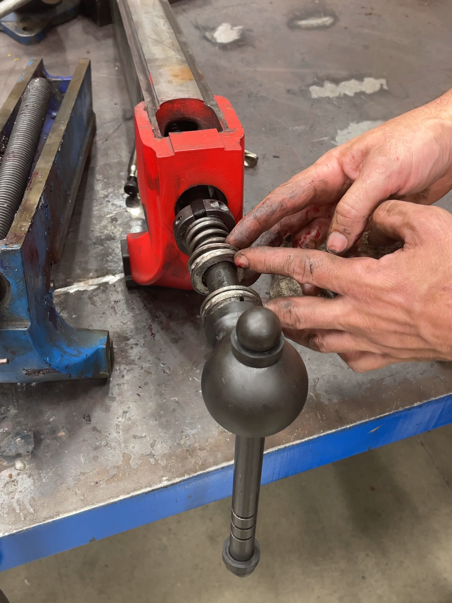 Fireball 510 vs Record #6!  Screws, bearings & design tested. So far the Hardtail is in the lead but which one is going to win? Comment what we should test next! Find the Fireball Tool 510 hardtail vise only at: Fireballtool.com . . . #FireballTool #vise #usa #england #record6 #wilton #snapon #morganvise #reedvise #welding #FireballTips