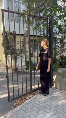 Отличная дверь, ничего не знаю. Бюджет был 0 рублей. @marin.aa.lun  #севастополь #театрлуначарского #преступлениеинаказание #пародия 