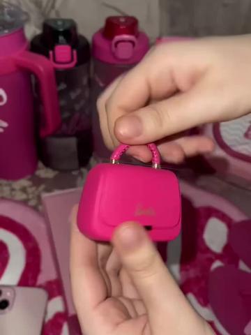 سماعات أنيقة: دقة الصوت وراحة الاستخدام في خطوة واحدة.