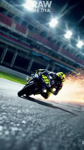 El piloto que desafío la física: Valentino Rossi, The Doctor 😎🏍️ #valentinorossi #thedoctor #motogp #yamaha #legend #rossi46 #racing #biker #honda #rossi 