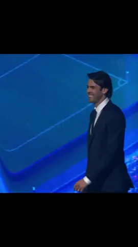 Kaká siendo invitado al sorteo de la Champions💙🤍#kaka #foryou #championsleague #sorteo #ricardokaka #benditachampions #videoviral #flyppppppppppppppppppppppppppppppp #flyp #flyingmachinesplit 