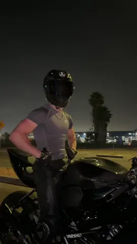 una linda noche para correr sin parar #malo #koreanboys #asiatico #paseo #motos 