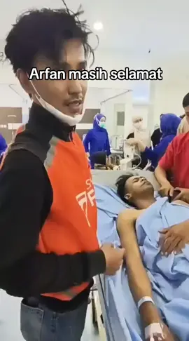 Arfan masih sempat selamat dalam insiden penabrakan mobil brimob terhadap ojol...#demo #dpr #ojol #gojek #grabb 