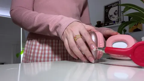 قهوتي اليوم بطعم دموع، وفوق راسي مشكلة قد الدنيا.. وبرضو مسوية نفسي كأن ولا شي صاير.. ليه؟ لأن الحياة حلوة وتستاهل نعيشها .✨❣️#fyp #fy 