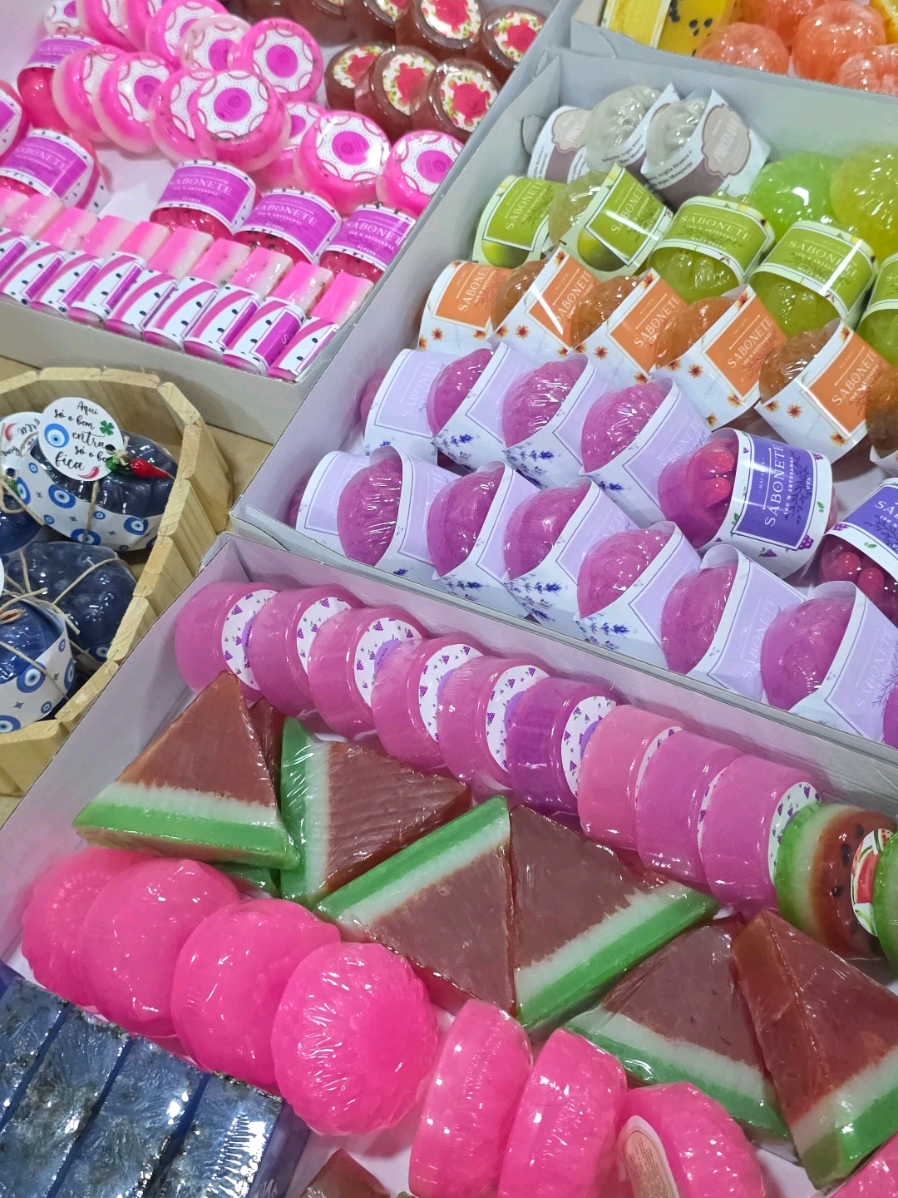 A produção dessa semana foi linda por aqui! 😍🙂‍↔️🙏 #soap #SabonetesArtesanais #viraltiktok #artesanato #cuidadospessoais 