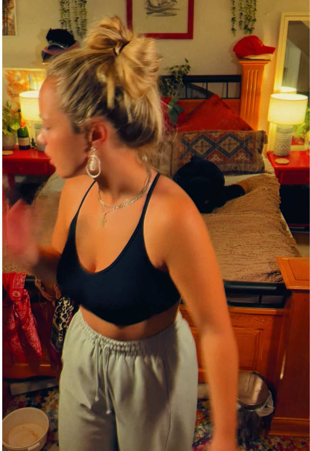 A girl doing girl shizzz💅 Presave link IN MY BIO😈😈 #singing #fyp #sing #bedroom 