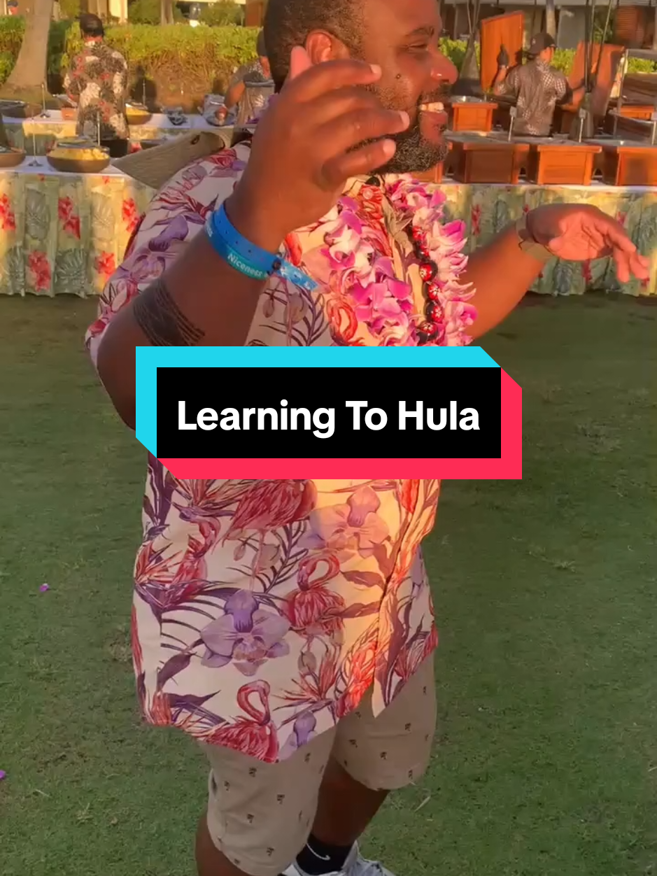 Cause who doesn't wanna learn how to Hula in Hawaii? #travel #dance #hawaii #fun #goodvibes 
