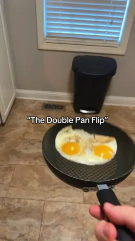 I would like to see someone else do it without busting the yolk… I’ll be waiting #cooking #eggflip #kitchen #trend #fyp 