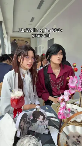 Awkward cafe conversation at @dimensionpoptown 😬 XL: @Umi✨ SQX: @yue 🌙 HX: @eryixyzj #tianguancifu #tgcf #heavenofficialsblessing #tgcfcosplay 
