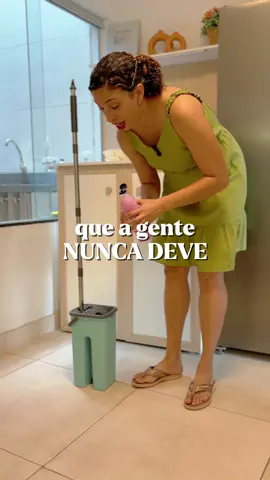 Coisas que a gente nunca deve misturar na limpeza ❌ #donasdecasa #dicasdelimpeza 