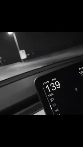 ومرت سنة مرت سنة وانا انتظر ومرت سنة والوصل نايم ما صحى ومرت سنة ماجا من الغالي خبر ودارت على حْب المحبّين الرحى#foryoupage #playlist 