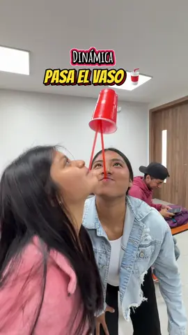 Dinámica “pasa el 🥤” si puedes 🤣 #viralditiktok🔥 #solocontenidotiktok😎 #paratiiiiiiiiiiiiiiiiiiiiiiiiiiiiiii #belenlamaestra #dinamicasdivertidas 