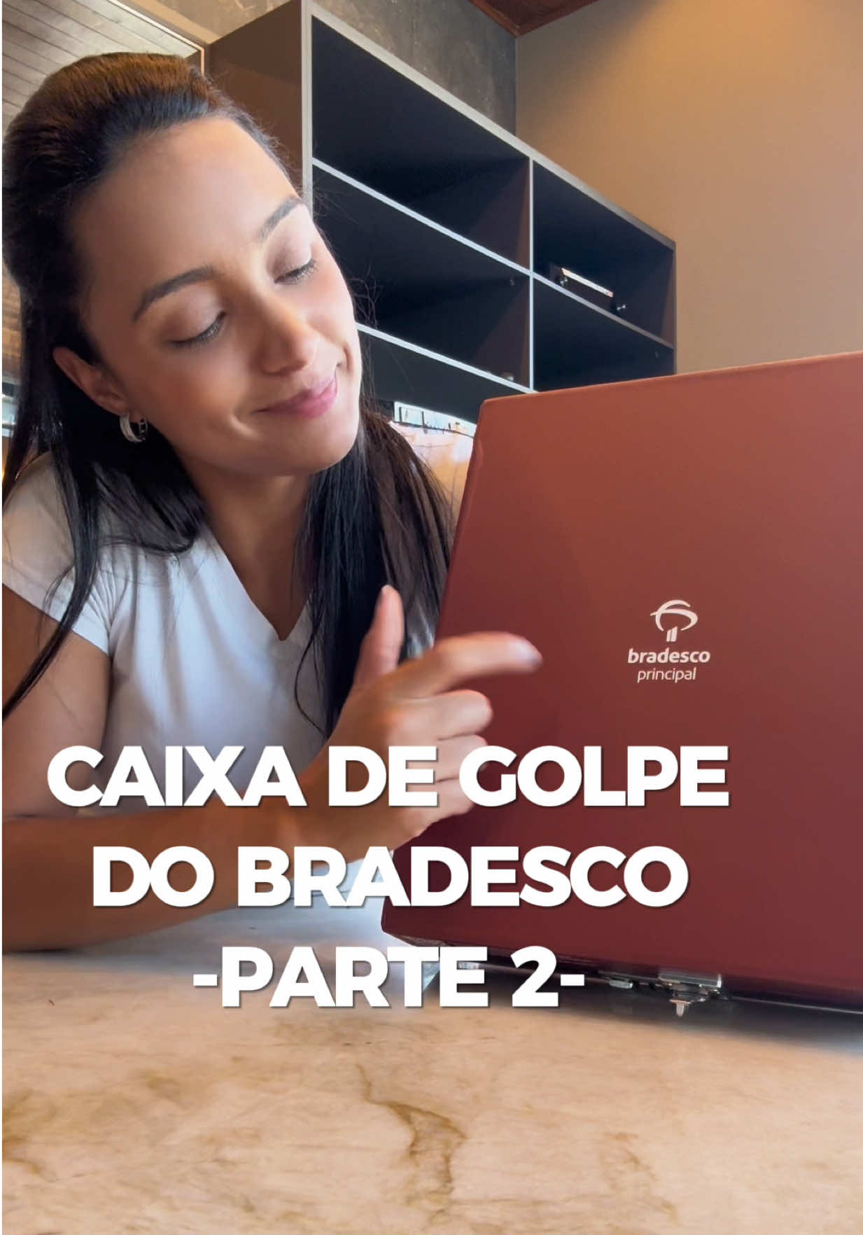 Depois da caixinha do Bradesco que parecia golpe 😂… veio a Parte 2! Dessa vez, atendi o pedido de uma seguidora e transformei em um porta-joias cheio de significado 💍✨ Porque confiança é isso: construir valor até nas coisas mais simples. 👉 Me conta: o que mais vocês acham que eu posso criar com a próxima caixinha? Quem sabe a sua ideia não aparece aqui também 👀💖 #bradesco #DIY #transformação #reutilizar #decoraçãocriativa @bradesco 