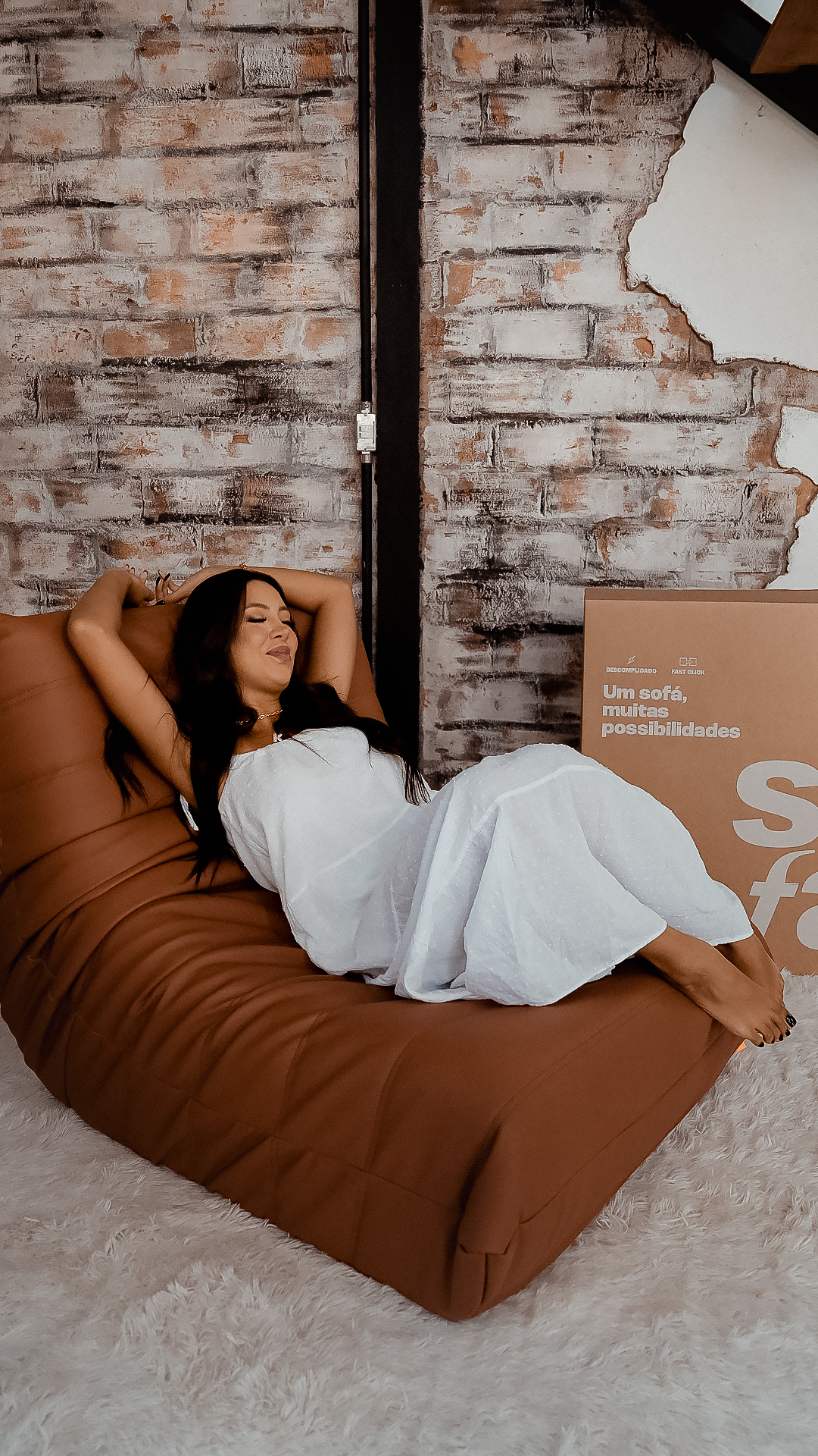 Tudo o que seu cantinho precisava. 🧡 A Poltrona 1973 em courino é o novo charme do Sofá na caixa. Design retrô, toque macio e estilo que combina com qualquer ambiente. Utilize o cupom TCHAUAGO e tenha 10% OFF #seucantinhofavorito #sofanacaixa #sofamodular #decoracao #casadecor #interiordesign #homedecor #design #estilocomconforto #moveiscriativos #decoracomestilo