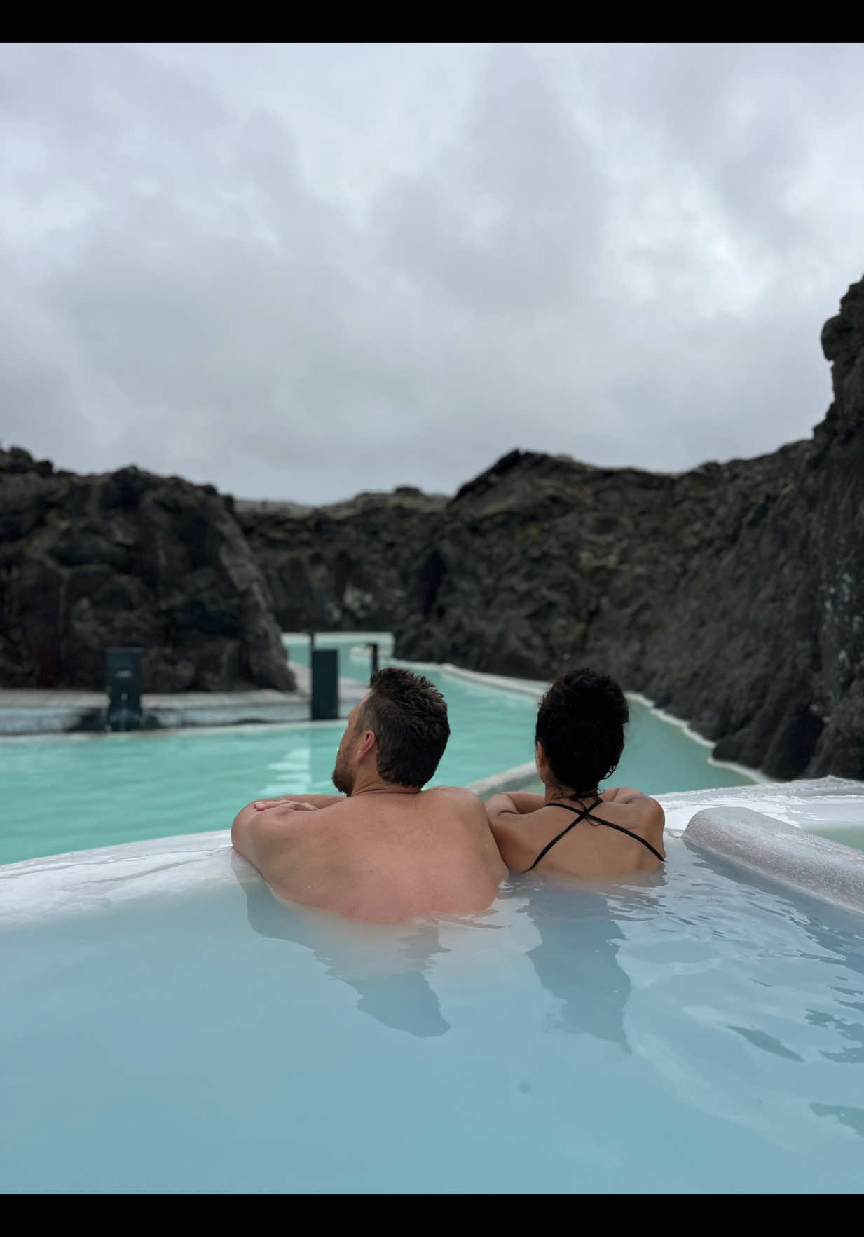 Visting Iceland’s Blue Lagoon was a bucketlist experience. Sometimes the best adventures are the ones that remind you to slow down and enjoy nature!  #Iceland 