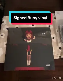 Jennie’s Ruby signed vinyl #jennie #ruby #jennierubyjane #likejennie #jennieblackpink @JENNIE @JENNIE HQ 