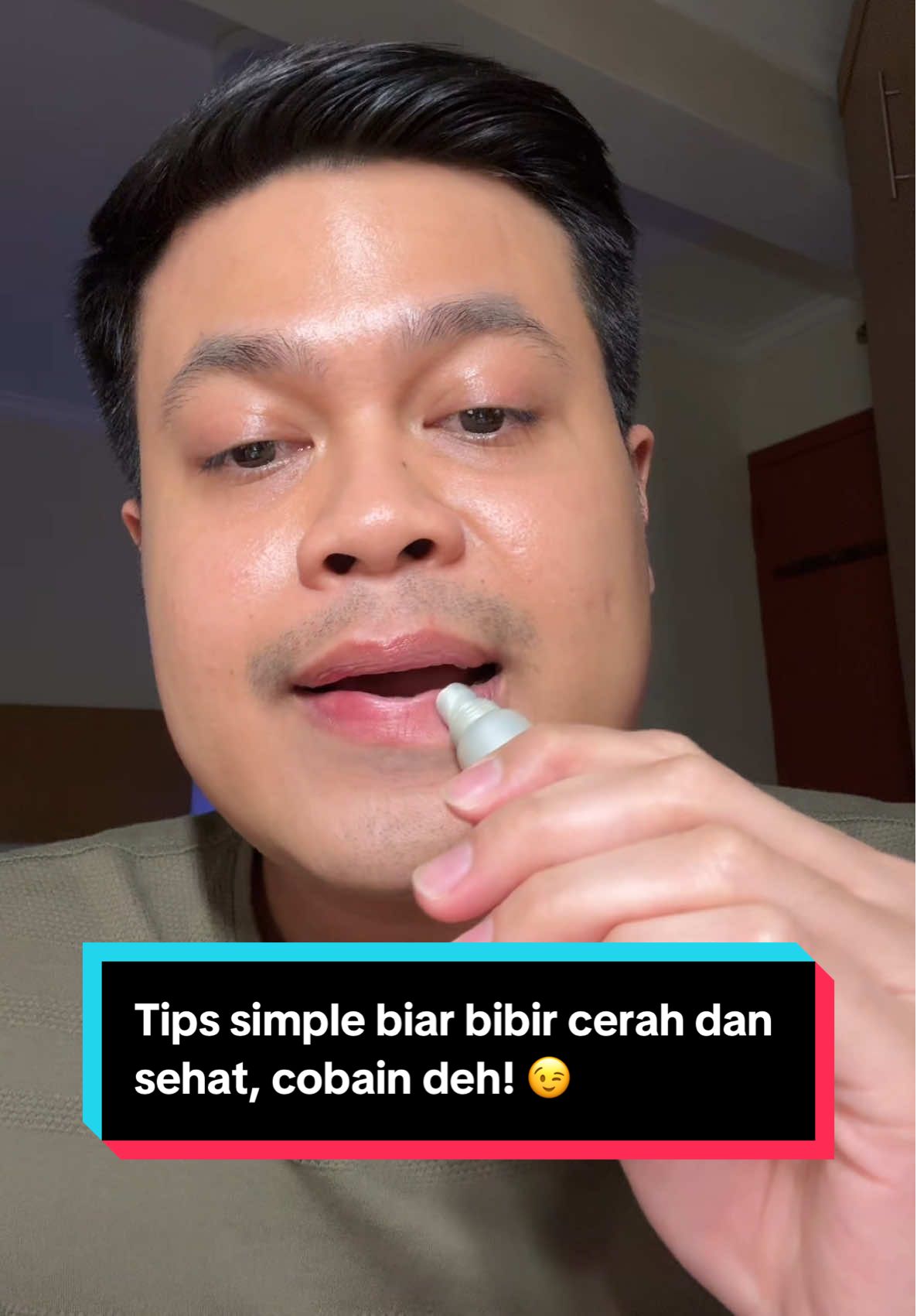 Ngerawat bibir tuh simple kok, yang paling basic itu jaga kelembapannya! Kalau mau lembap & cerah bisa nih mulai cobain lip balm minimalist, hayukkk ah 😉 #lipcare 