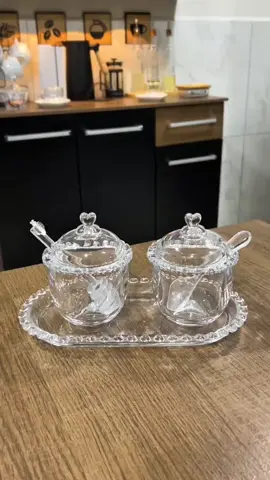 Kit Açucareiro + Meleira + Travessa de Vidro Lyor 💎 Praticidade e beleza que transformam sua cozinha! ID: CJU-VHA-KDA #KitAçucareiroMeleiraTravessa #VidroLyor #MesaCharmosa #KitDeVidro3Peças #vaiprafy 