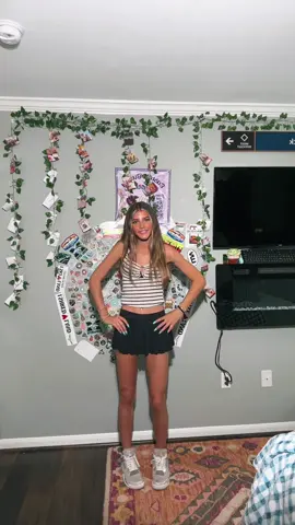 Heyy #fyp #viral #school #fit #backtoschool #cute #pretty #outfit #outfits #inspo #dance #dancin #dances #dc #dancing #dancer #dancers #lighting #skirt 