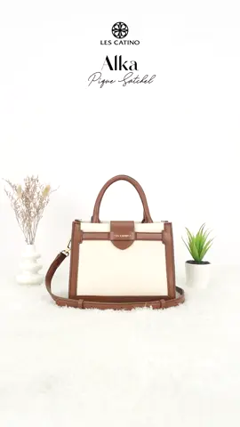 Tas yang cocok banget dipake buat liburan ataupun pergi kemanapun karena desainnya simple jadi masuk ke segala outfit 💃🫶🏻. #fashionbrandoftheweek #gajiansale #lescatino #fyp #taswanita 