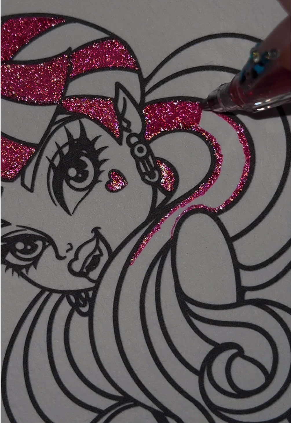 Monster High 💖🖤🦇🩸  Draculaura coloring with glitter pens #coloring #monsterhigh #draculaura #satisfying #aestheticvideos 