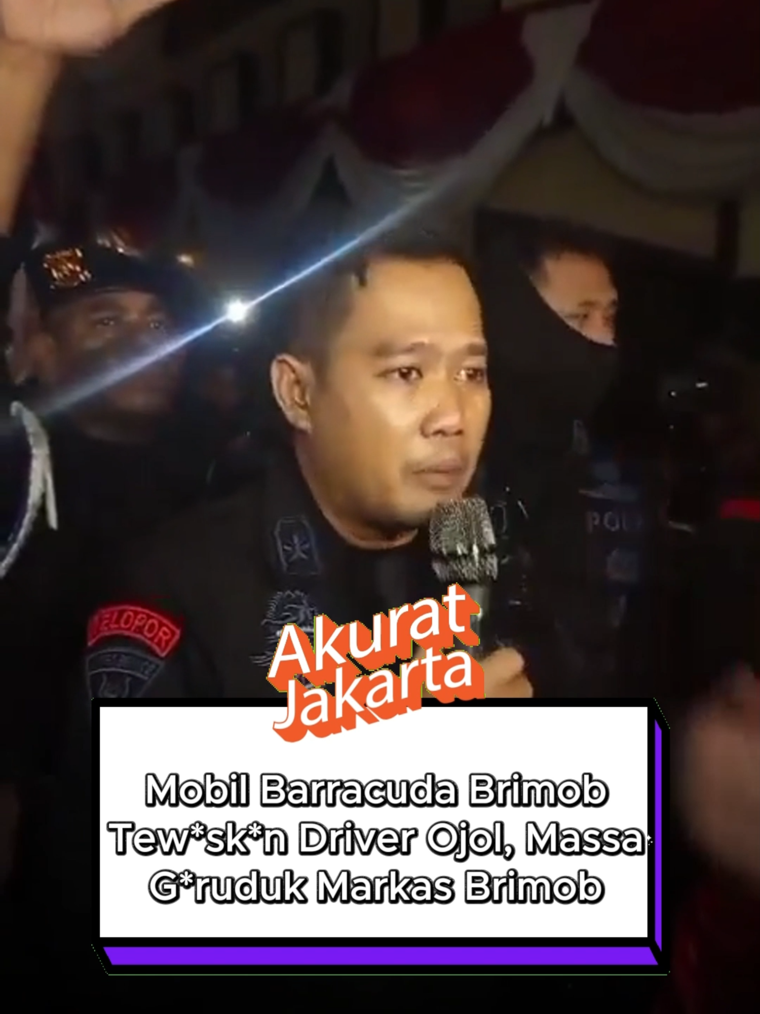 Seorang pengemudi ojek online dikabarkan meninggal dunia usai terlibat insiden dengan kendaraan taktis di kawasan Pejompongan, Jakarta Pusat. Peristiwa ini kemudian membuat rekan-rekan ojol mendatangi Markas Brimob Kwitang untuk menyampaikan aspirasi. Saat ini, Kapolri sudah memerintahkan Propam untuk melakukan pemeriksaan terhadap sejumlah anggota yang bertugas. #brimobindonesia #demodpr #brimobkwitang #markasbrimob #baracuda #ojol #driverojol