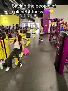 Shoulder press tutorial for beginners in the gym. #planetfitness #planetfitnessworkout #shoulderpress #shoulderday #shoulderworkouts 