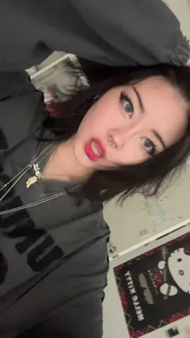 contacts are from @TolyTolly use my code “indie” for 10% off :ㅇ #makeup #nyc #tolytolly 