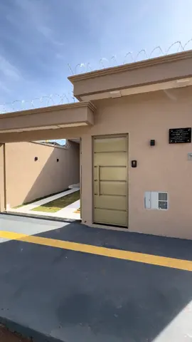 🏡✨ Viva no Coração de Aparecida de Goiânia – Setor Central ✨🏡 📍 A melhor localização da cidade, com fácil acesso a tudo que você precisa! 💰 Valor: R$ 600.000,00 📐 117m² de construção 📐 185m² de terreno 🚨 Projeto exclusivo Fernandes Andrade Construtora Diferenciais que encantam: ✅ Porcelanato Portobello ✅ 03 quartos (sendo 01 suíte principal + suítes americanas) ✅ Sala com pé-direito duplo e lustre imponente ✅ Cozinha ampla integrada com a área gourmet ✅ Garagem para até 2 carros ✅ Amplo corredor lateral ✅ Churrasqueira a carvão ✅ Área de serviço ✅ Lavabo ✅ Piscina com cascata para momentos de lazer incríveis 🏊‍♂️ 💳 Facilidade na compra: 	•	Nome limpo + comprovação de renda 	•	Financiamento por todos os bancos 📌 Fernandes Andrade – CJ 34.748 Maiores Informações através do WhatsApp (62)9-9698-3455