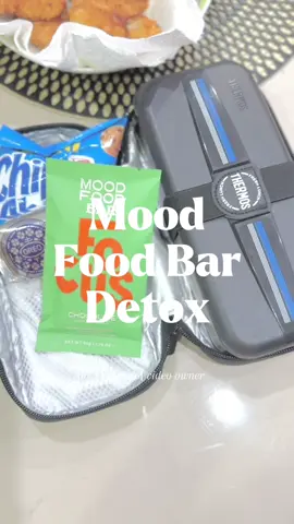Fuel your mind. #moodfoodbar #foodbar #chocoatewithseasalt #granola #granolabar 