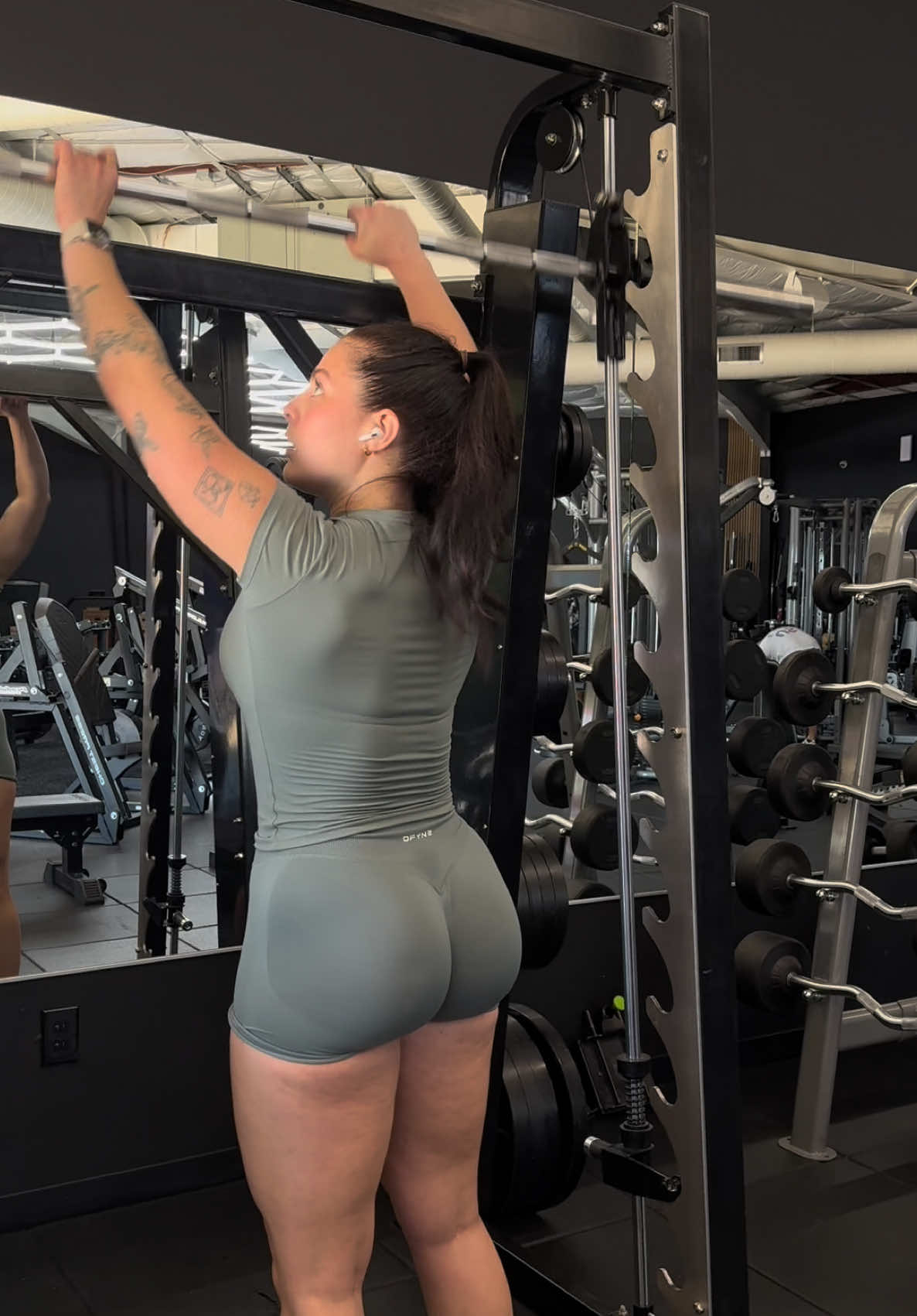 My favorite exercise. Plz the way I faked putting the weight down. #fypシ  #reversehyperextension 