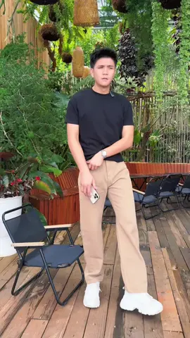 Hey ho anh em cứ đơn giản quần ống suông + áo thun trơn thế này là đi chơi hẹ hẹ liền ae nhỉ #thoitrangnam #fashion #outfit #quanjeannam #idyllic 