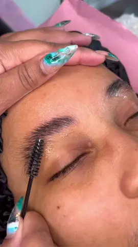 ⚠️ Link de Cursos e Loja na Bio! . . #cursoonline  #sobrancelhas  #trabalheemcasa  #sobrancelhasperfeitas  #sobrancelhasdesign  by: vick.oliveirapmu