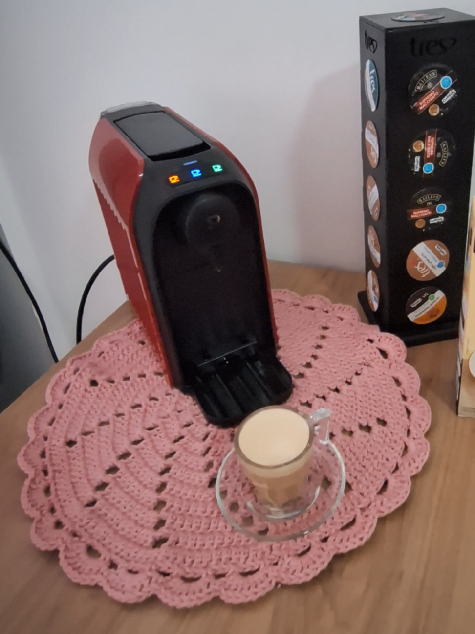 Que tal decorar seu cantinho do café com um sousplat muuuito fofo? 🥰 ficou lindo né? 😍💜🧶 #crochet #viral #foryou #croche #crochettiktok 