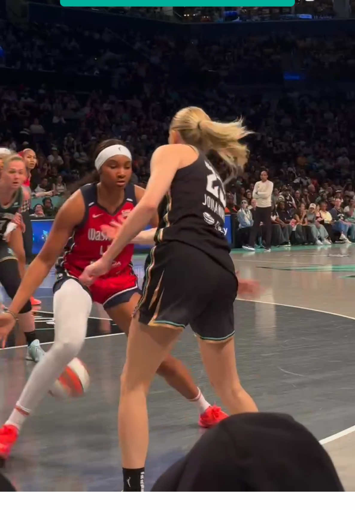 The Wiz ALWAYS has a trick up her sleeve 🪄 #NYLiberty #WNBA #MarineJohannes 